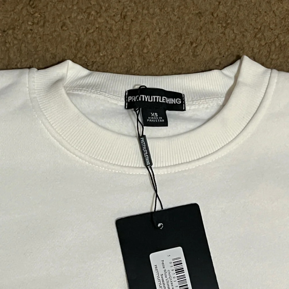 đź–¤New New Pretty Little Thing Oversized Sweatshirtđź–¤ - Picture 4 of 5